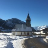 Winterfotos, Grundlsee, Gößler Kirche mit See im Winter (c) Waltraud Loitzl